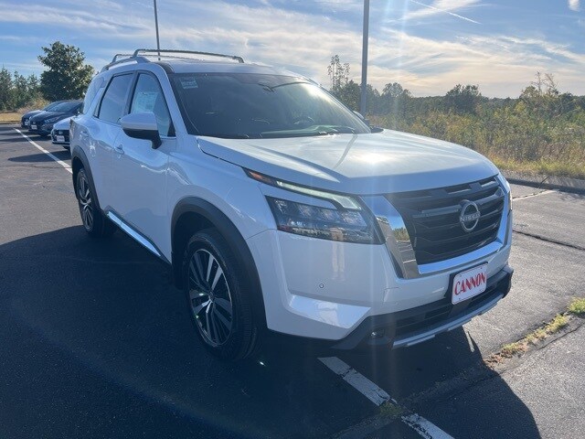 2025 Nissan Pathfinder Platinum photo 4