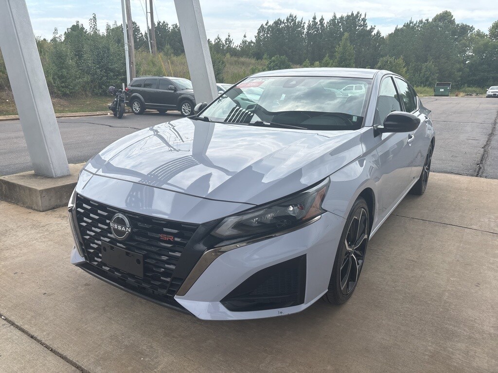 2024 Nissan Altima 2.5 SR photo 2