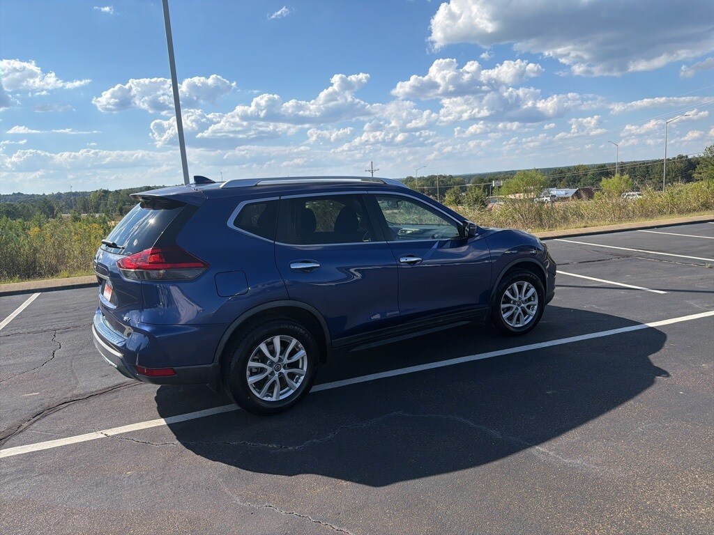 2018 Nissan Rogue SV photo 3