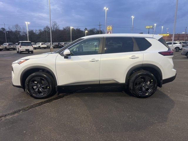 2026 Nissan Rogue SV's photo