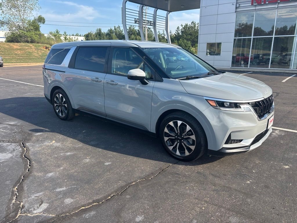 Used 2024 Kia Carnival EX MPV