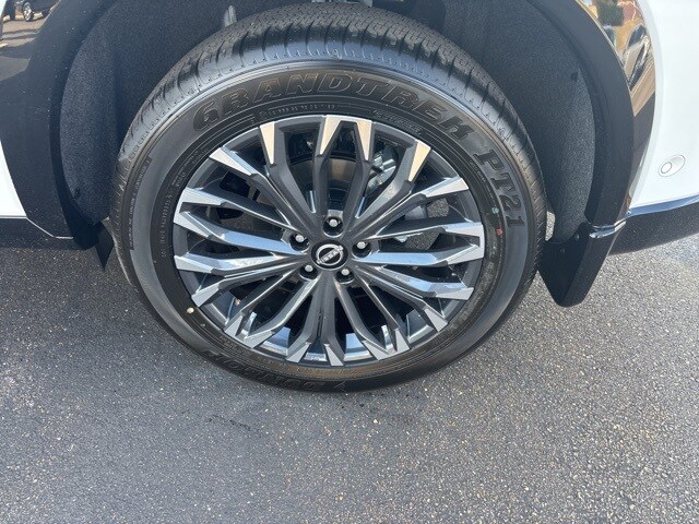 2026 Nissan Rogue Platinum photo 3