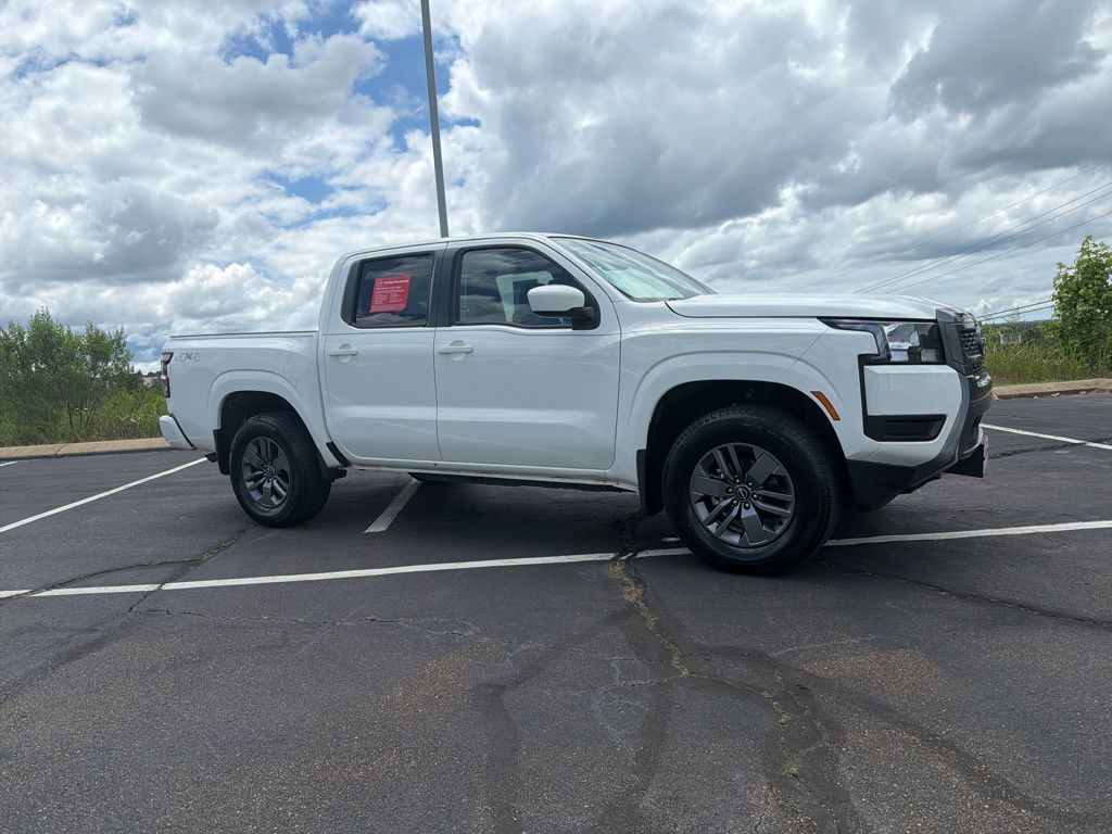 2025 Nissan Frontier SV Crew Cab 4X4 SWB's photo