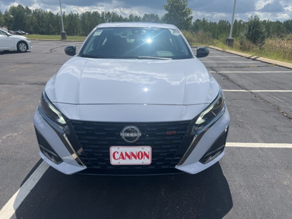 New 2025 Nissan Altima SR Sedan