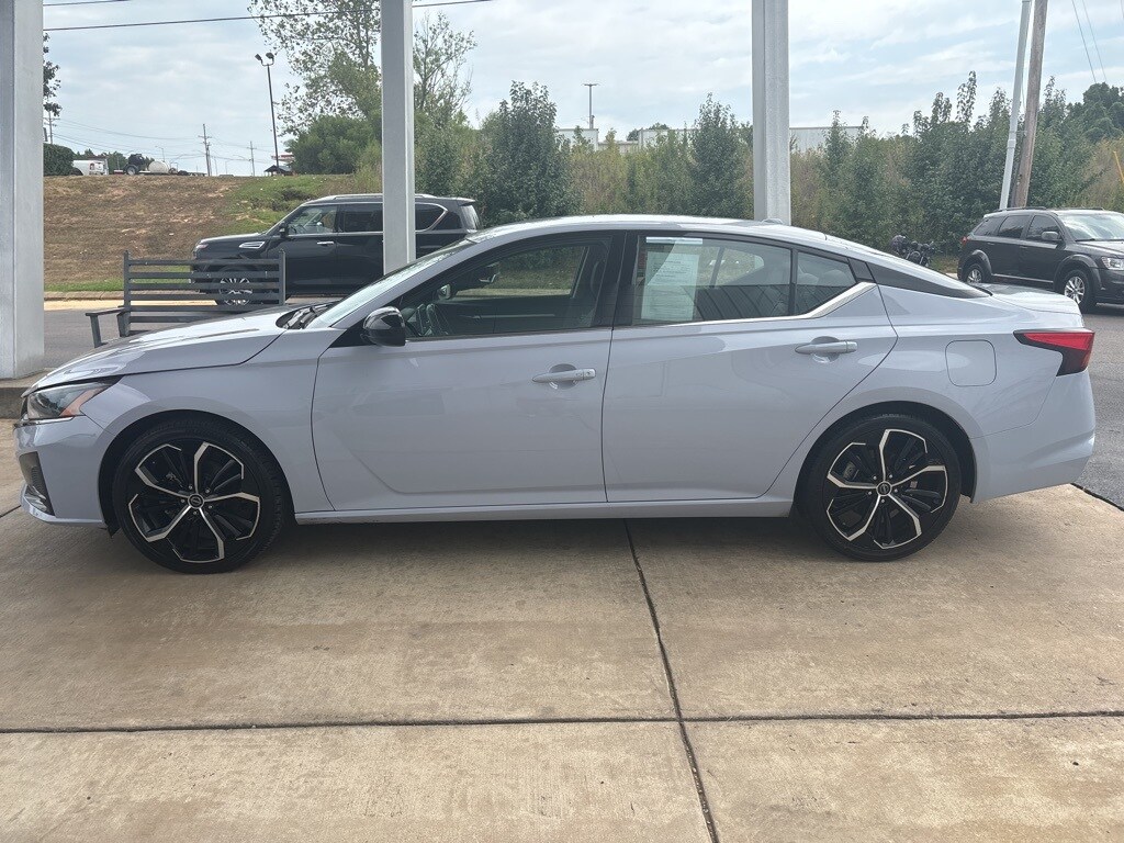 2024 Nissan Altima 2.5 SR photo 3