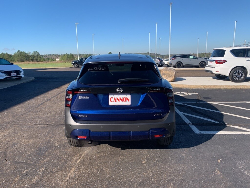 2025 Nissan Kicks SV photo 4