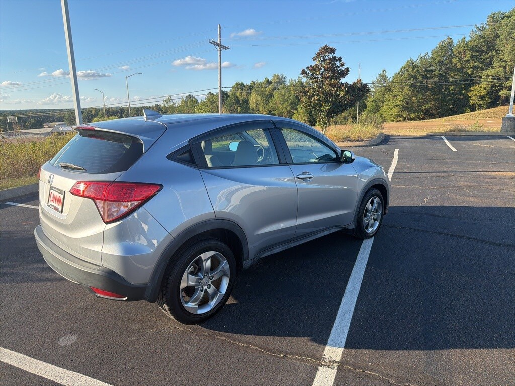 2017 Honda HR-V LX 2WD photo 4