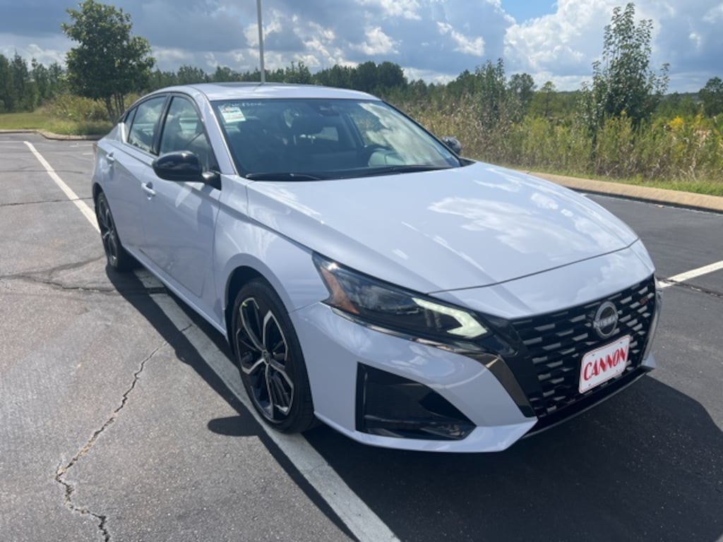 New 2025 Nissan Altima SR Sedan