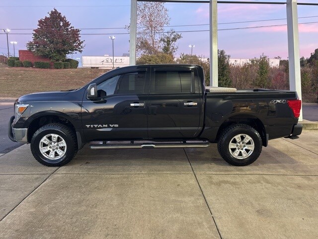 2019 Nissan Titan SV photo 2