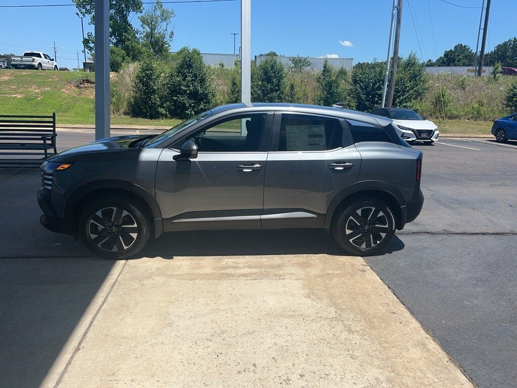 2025 Nissan Kicks SV photo 2