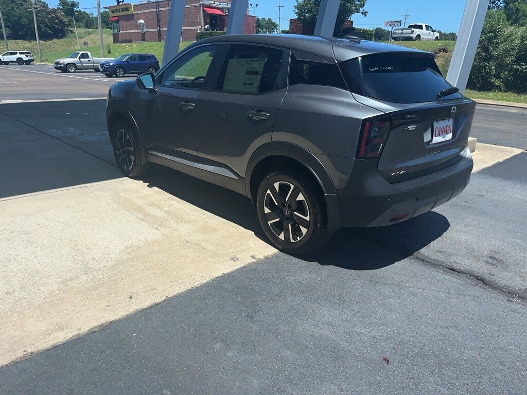 2025 Nissan Kicks SV photo 3
