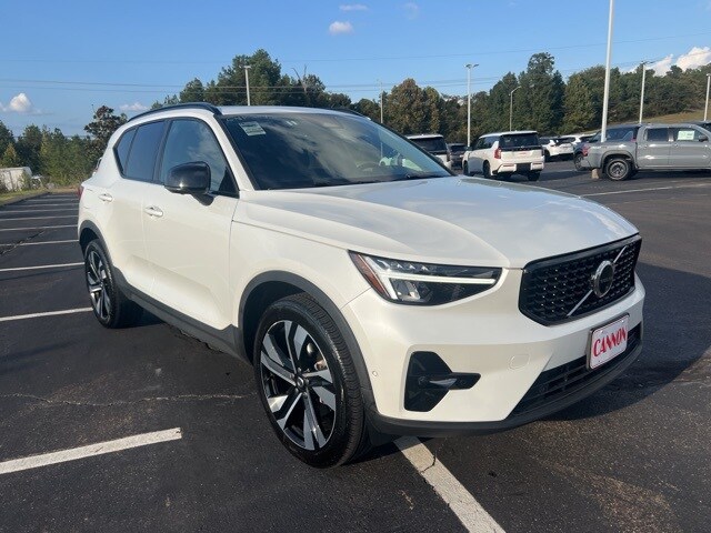 2024 Volvo XC40 Plus photo 4