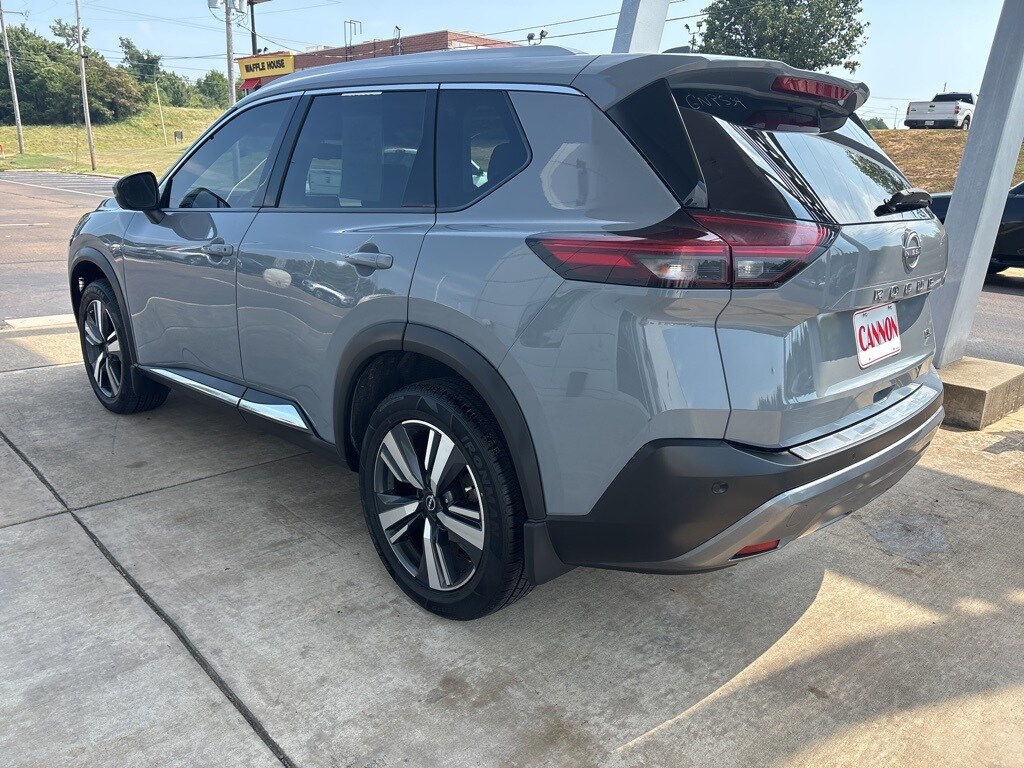 2022 Nissan Rogue SL photo 2
