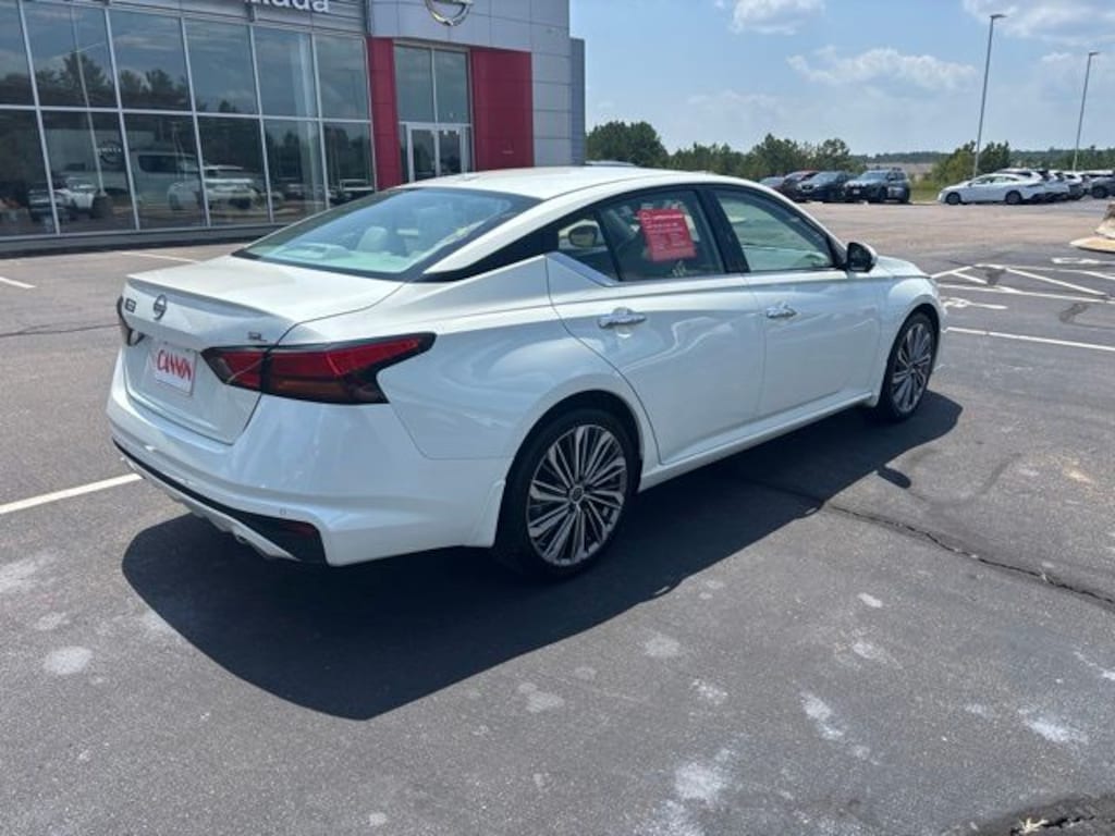 Used 2025 Nissan Altima SL Sedan