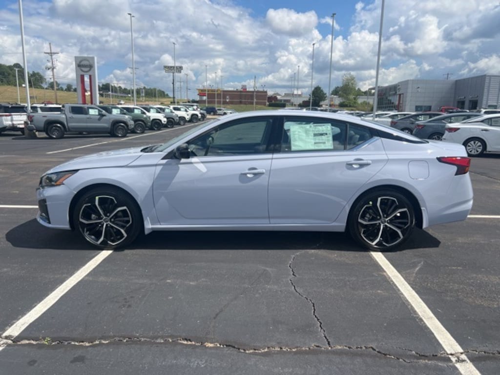 New 2025 Nissan Altima SR Sedan