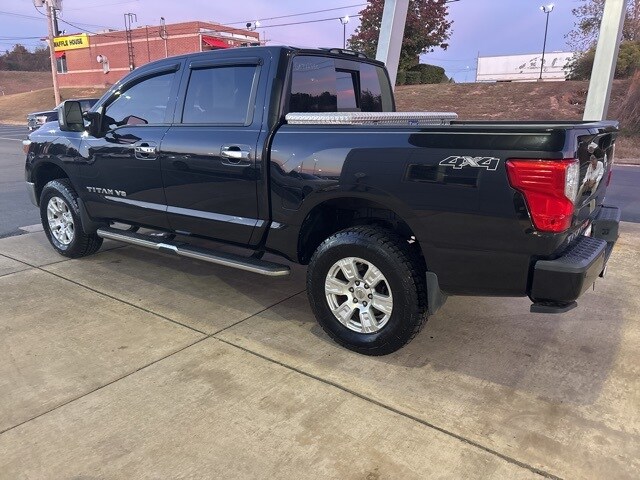 2019 Nissan Titan SV photo 3