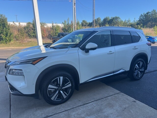 2023 Nissan Rogue SL photo 2