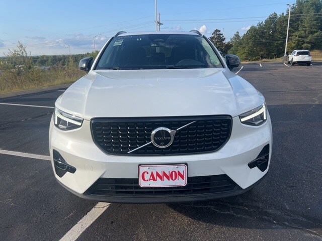 2024 Volvo XC40 Plus photo 3