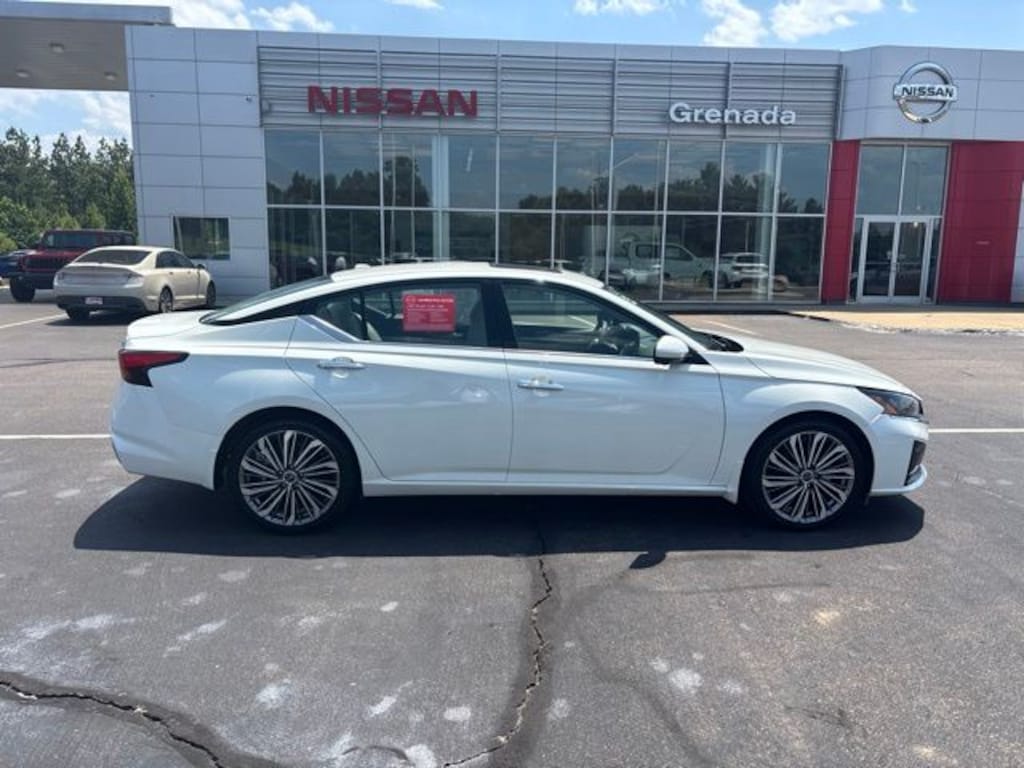 Used 2025 Nissan Altima SL Sedan