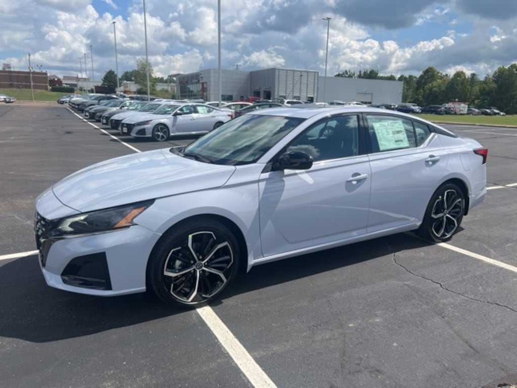 New 2025 Nissan Altima SR Sedan
