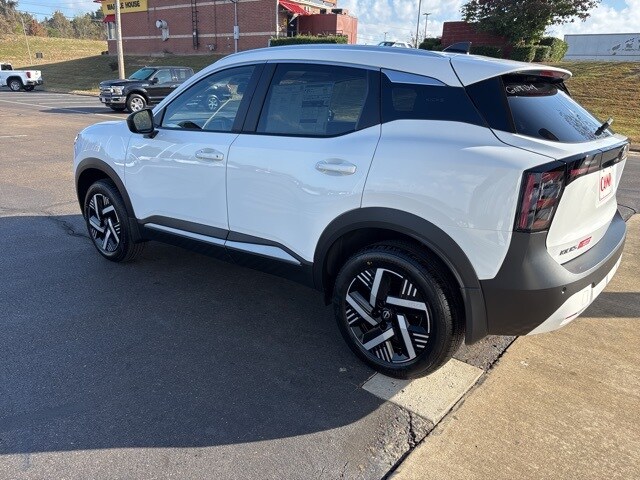 2026 Nissan Kicks SR photo 2