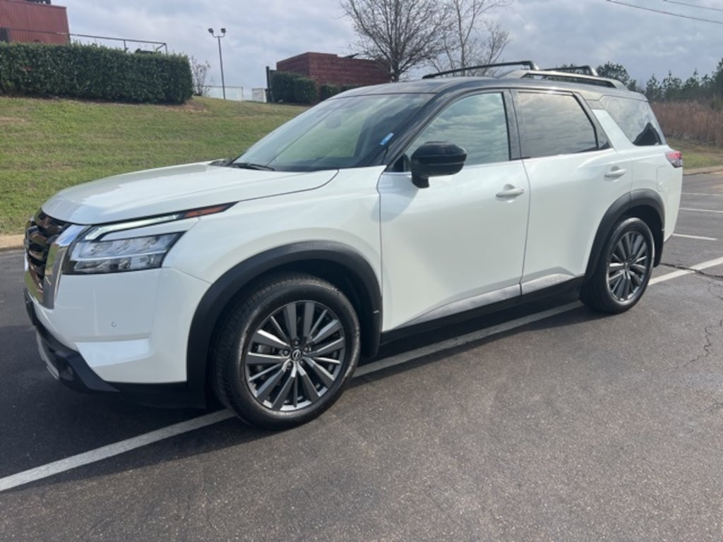 Used 2022 Nissan Pathfinder SL SUV