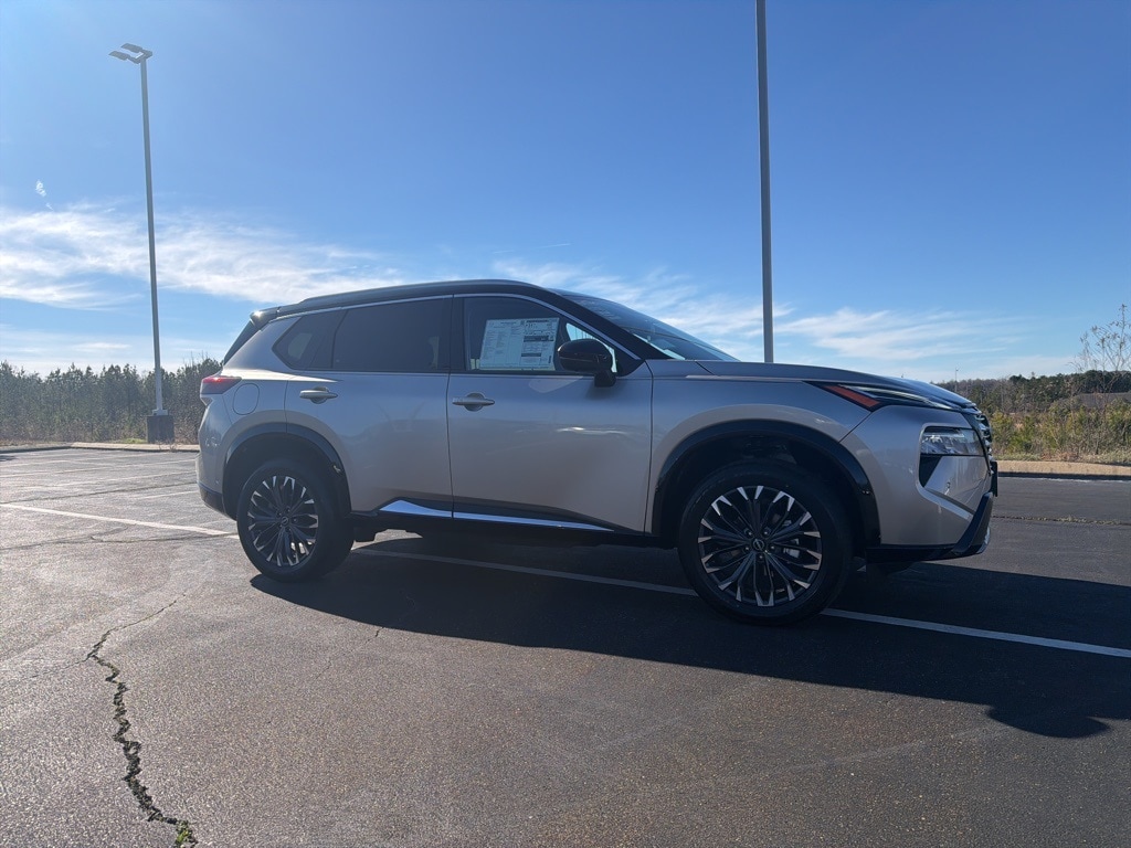 2026 Nissan Rogue Platinum's photo