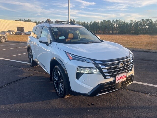 2026 Nissan Rogue Platinum photo 4