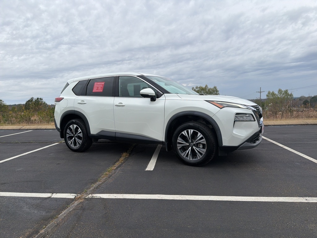 2021 Nissan Rogue SV's photo