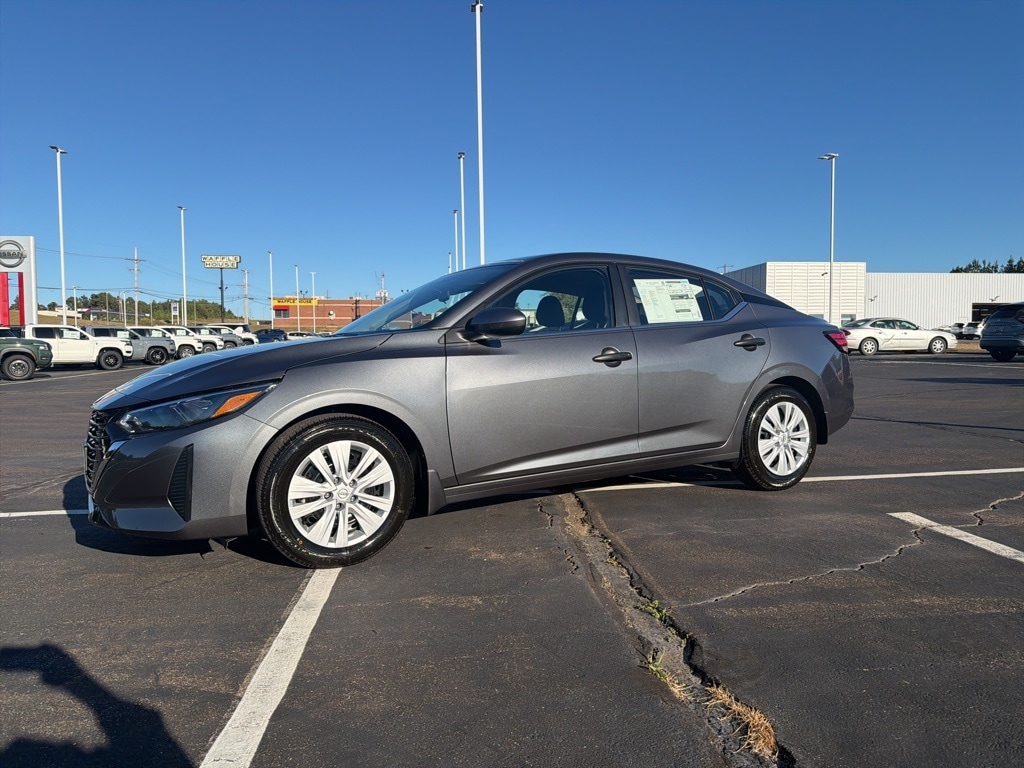 2025 Nissan Sentra S's photo