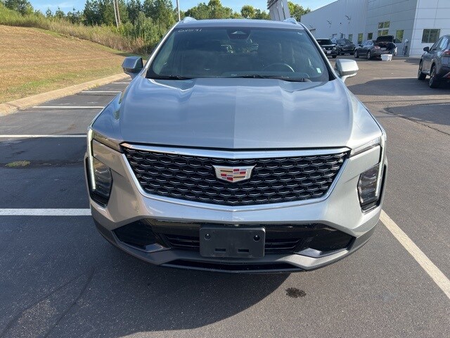 2024 Cadillac XT4 Premium Luxury photo 3