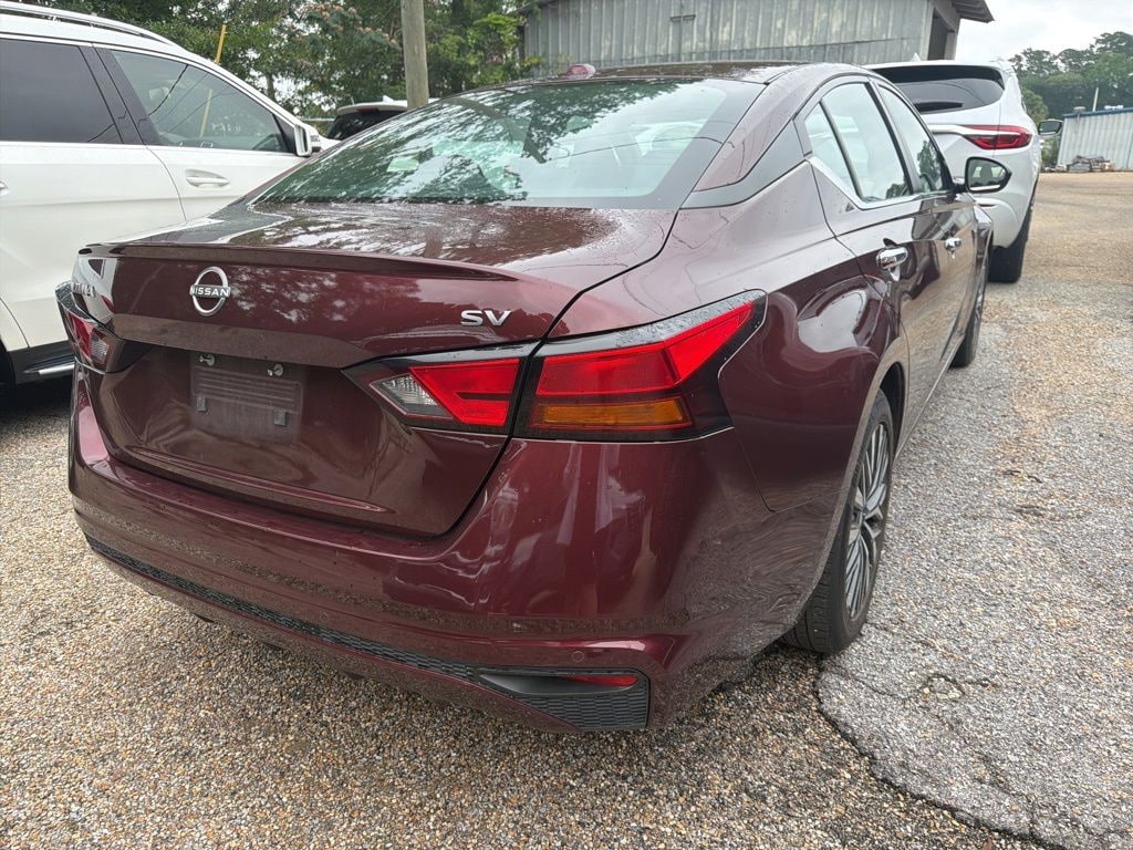 Used 2024 Nissan Altima 2.5 SV Sedan