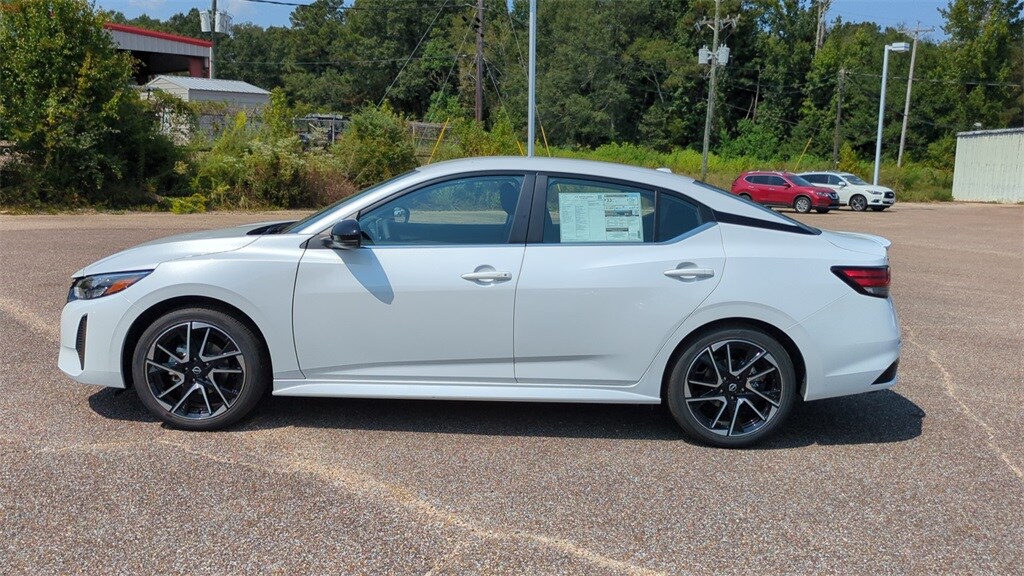 2025 Nissan Sentra SR photo 2