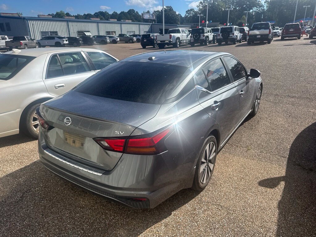 Used 2022 Nissan Altima 2.5 SV Sedan
