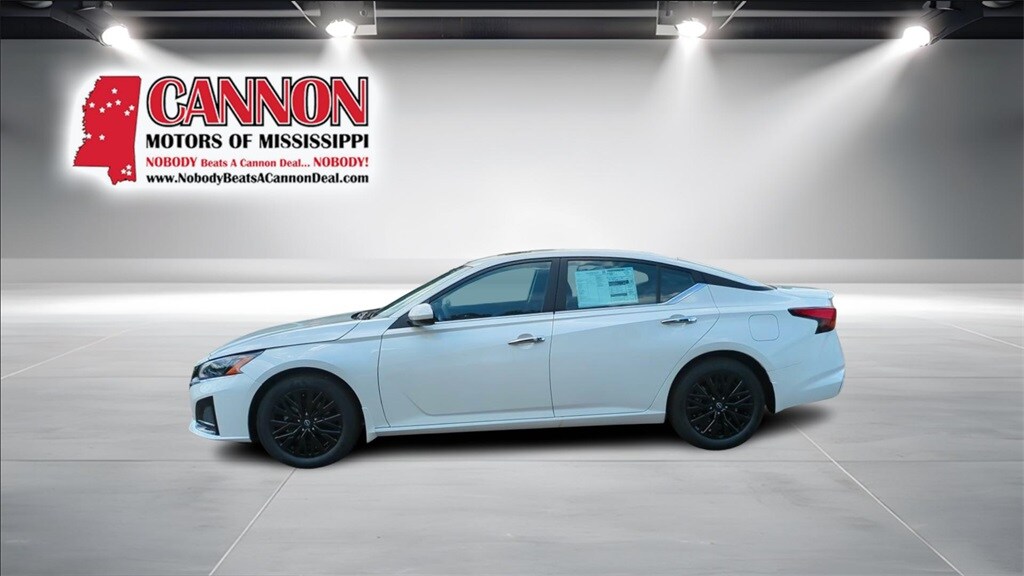 2025 Nissan Altima SV photo 2