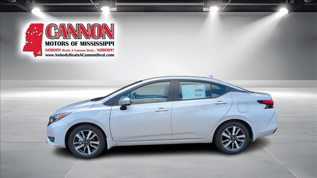 2025 Nissan Versa 1.6 SV photo 2