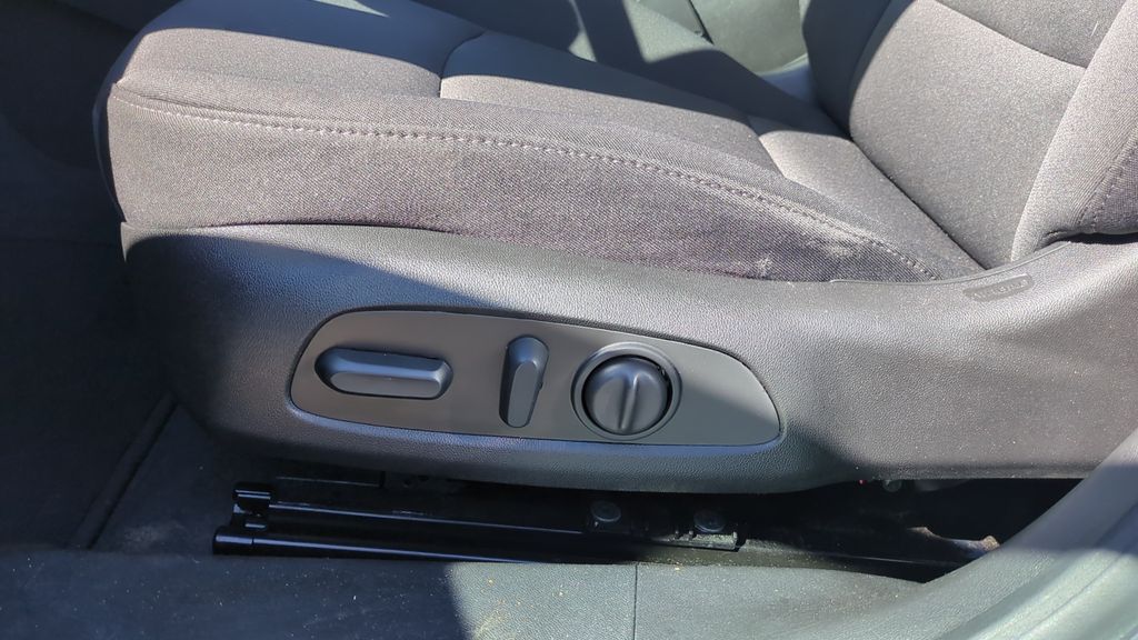2024 Chevrolet Malibu 1LT - Photo 12