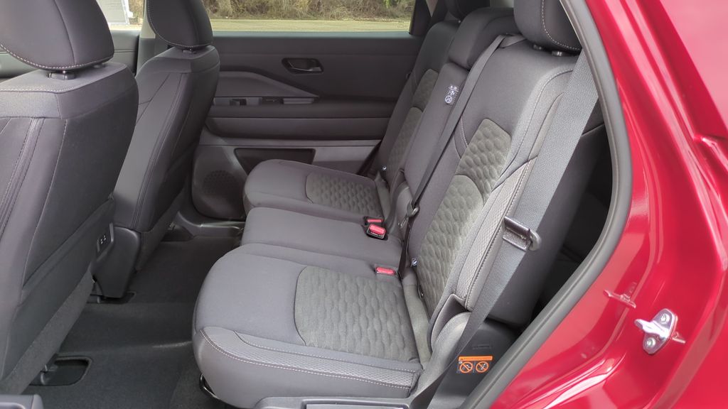 2026 Nissan Pathfinder SV - Photo 14