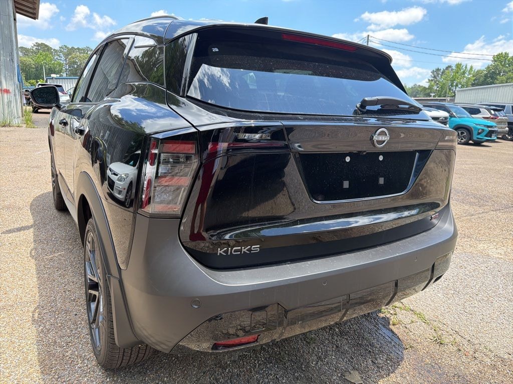 New 2026 Nissan Kicks SR SUV