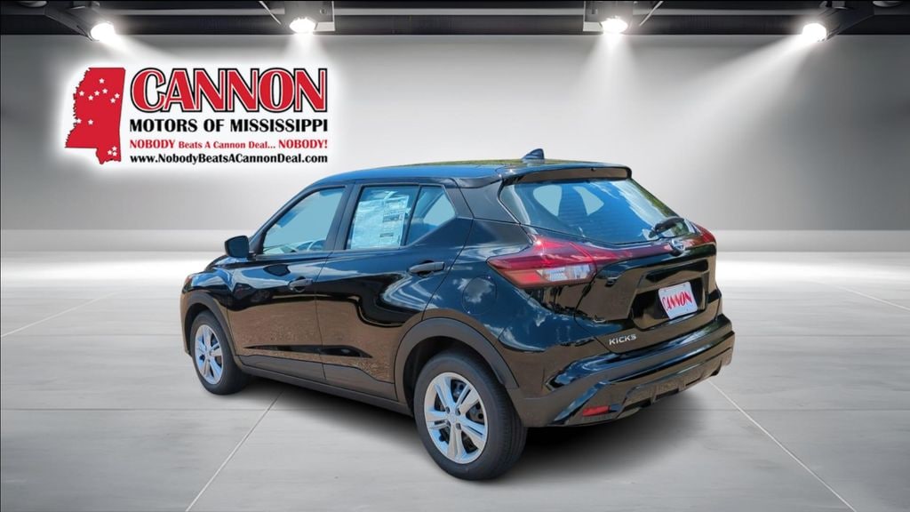 New 2025 Nissan Kicks Play S SUV