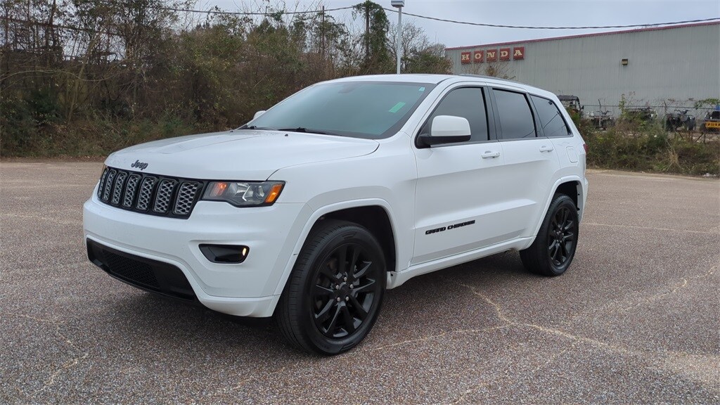 Used 2019 Jeep Grand Cherokee Laredo SUV