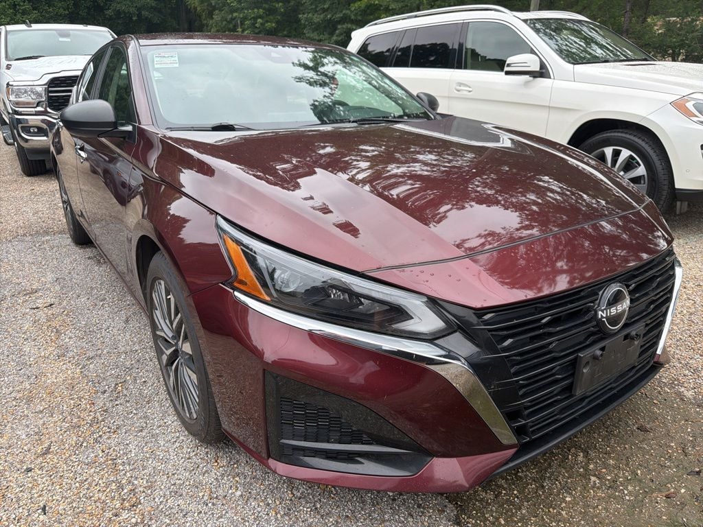 Used 2024 Nissan Altima 2.5 SV Sedan