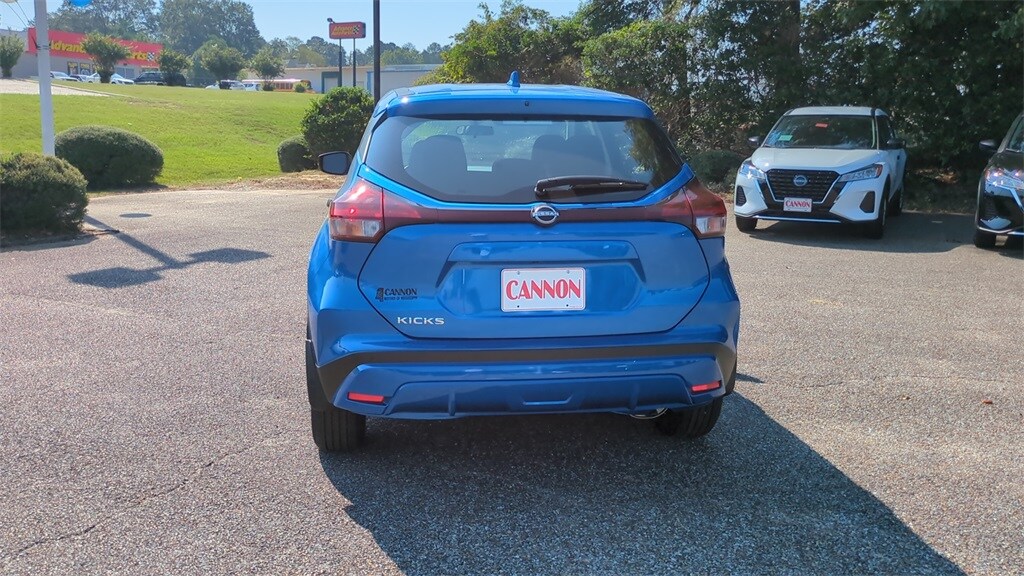 2025 Nissan Kicks Play S photo 3