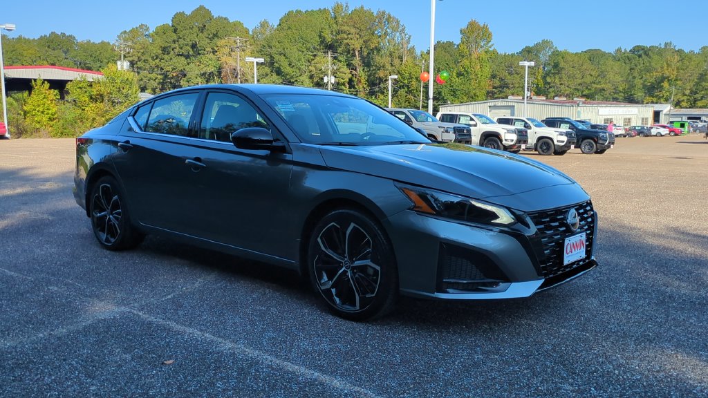 New 2026 Nissan Altima SR Sedan