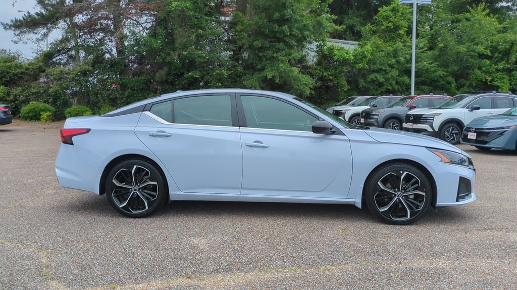 Used 2025 Nissan Altima SR Sedan