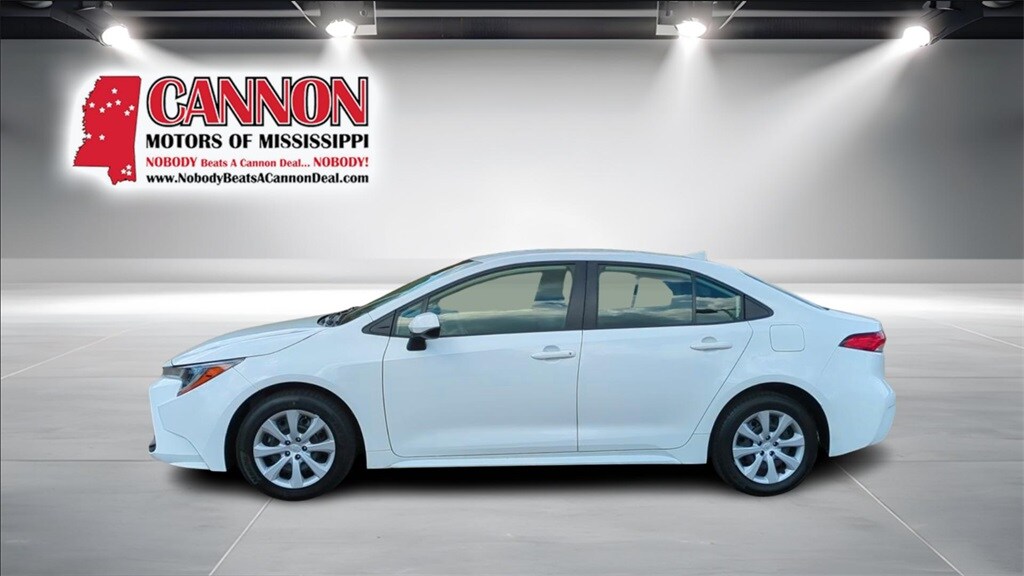 2023 Toyota Corolla LE photo 2