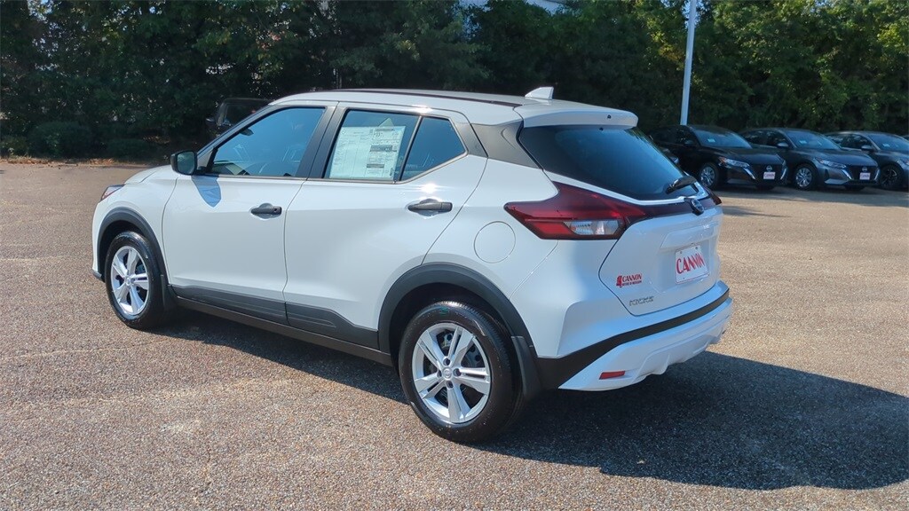 2025 Nissan Kicks Play S photo 3