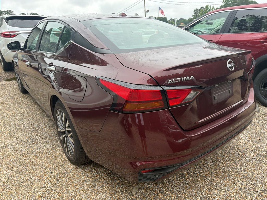 Used 2024 Nissan Altima 2.5 SV Sedan