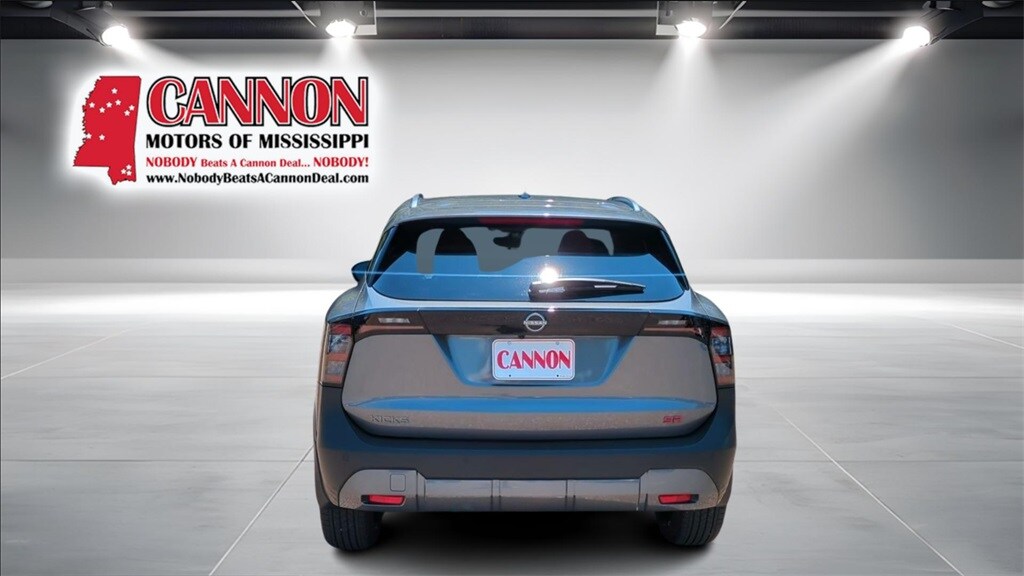 2025 Nissan Kicks SR photo 3