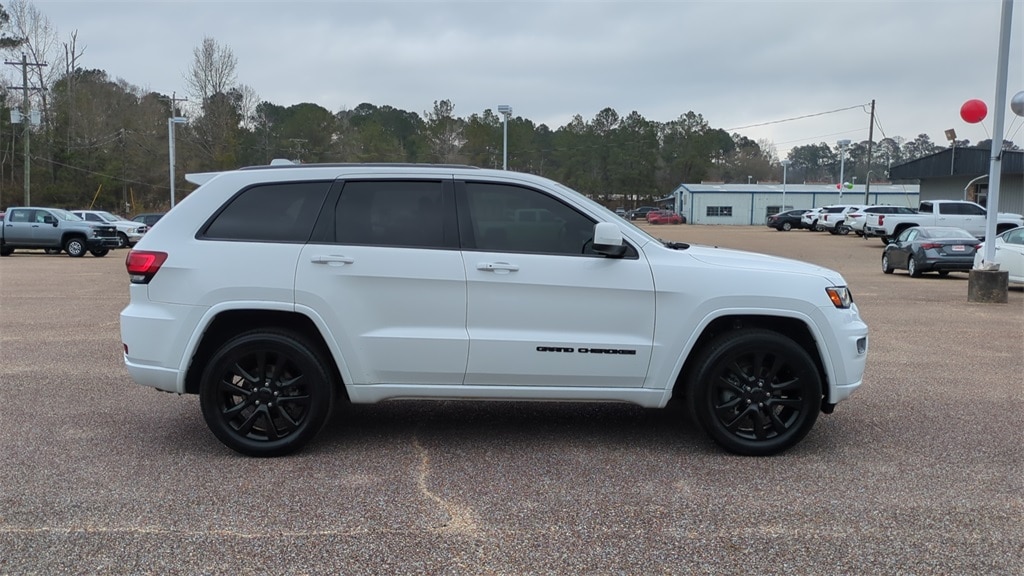 Used 2019 Jeep Grand Cherokee Laredo SUV